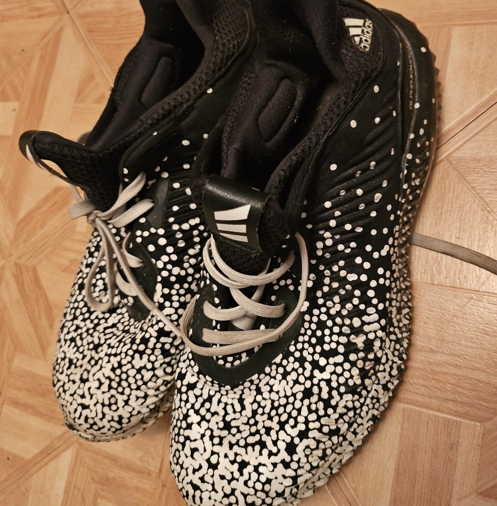 Unisex Adidas shoes sz 9